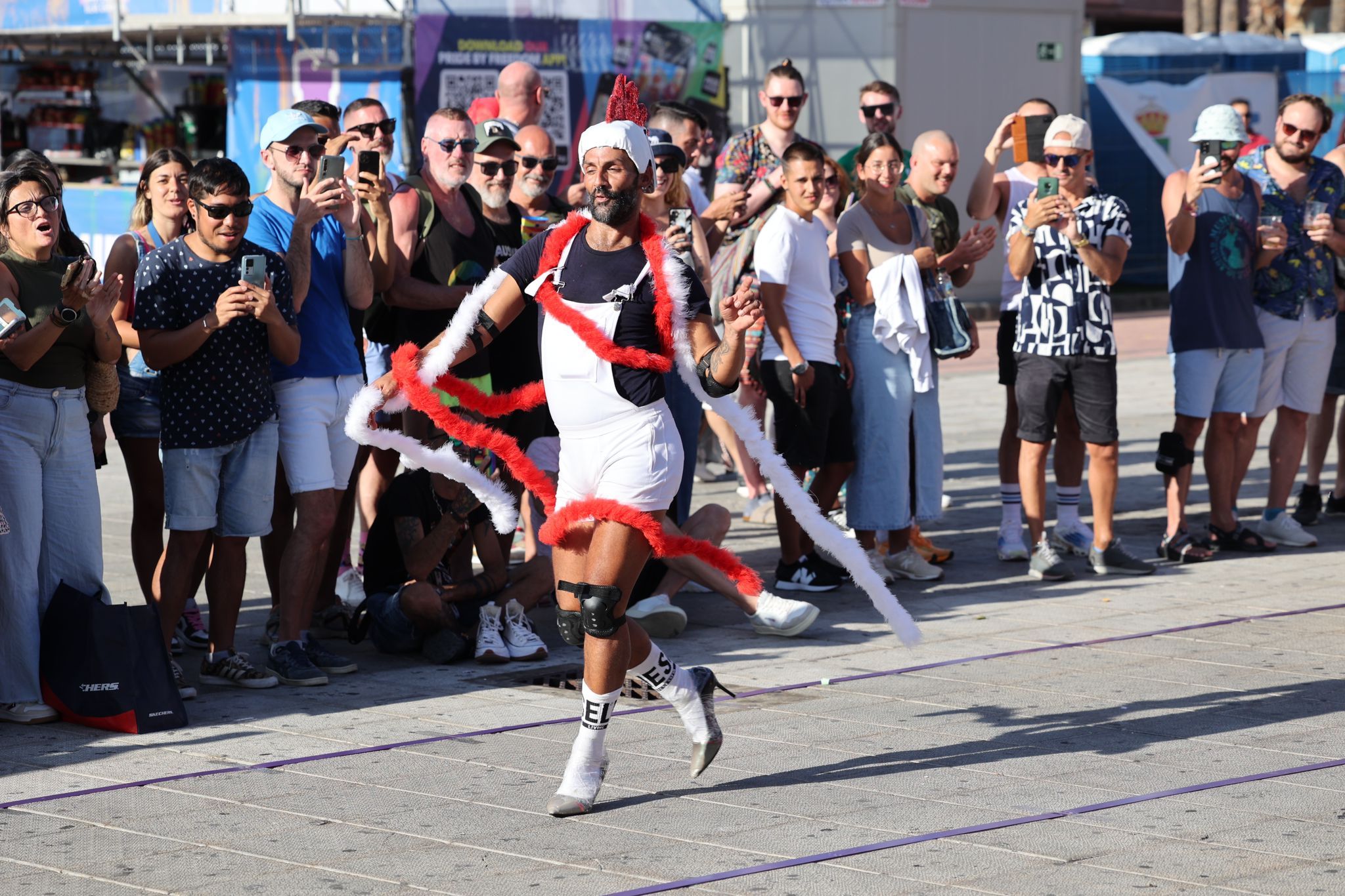La carrera de tacones de Maspalomas Pride, en imágenes