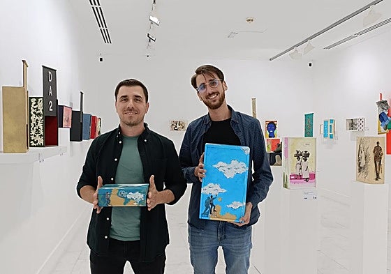 Efraín y Cristian Martín, maestros de ceremonias de la subasta solidaria de obras de la muestra'Cajas para un sueño'