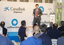 Oriol Aspachs durante su intervención en las jornadas Coffee & Break organizadas por CaixaBank Empresas en Canarias.