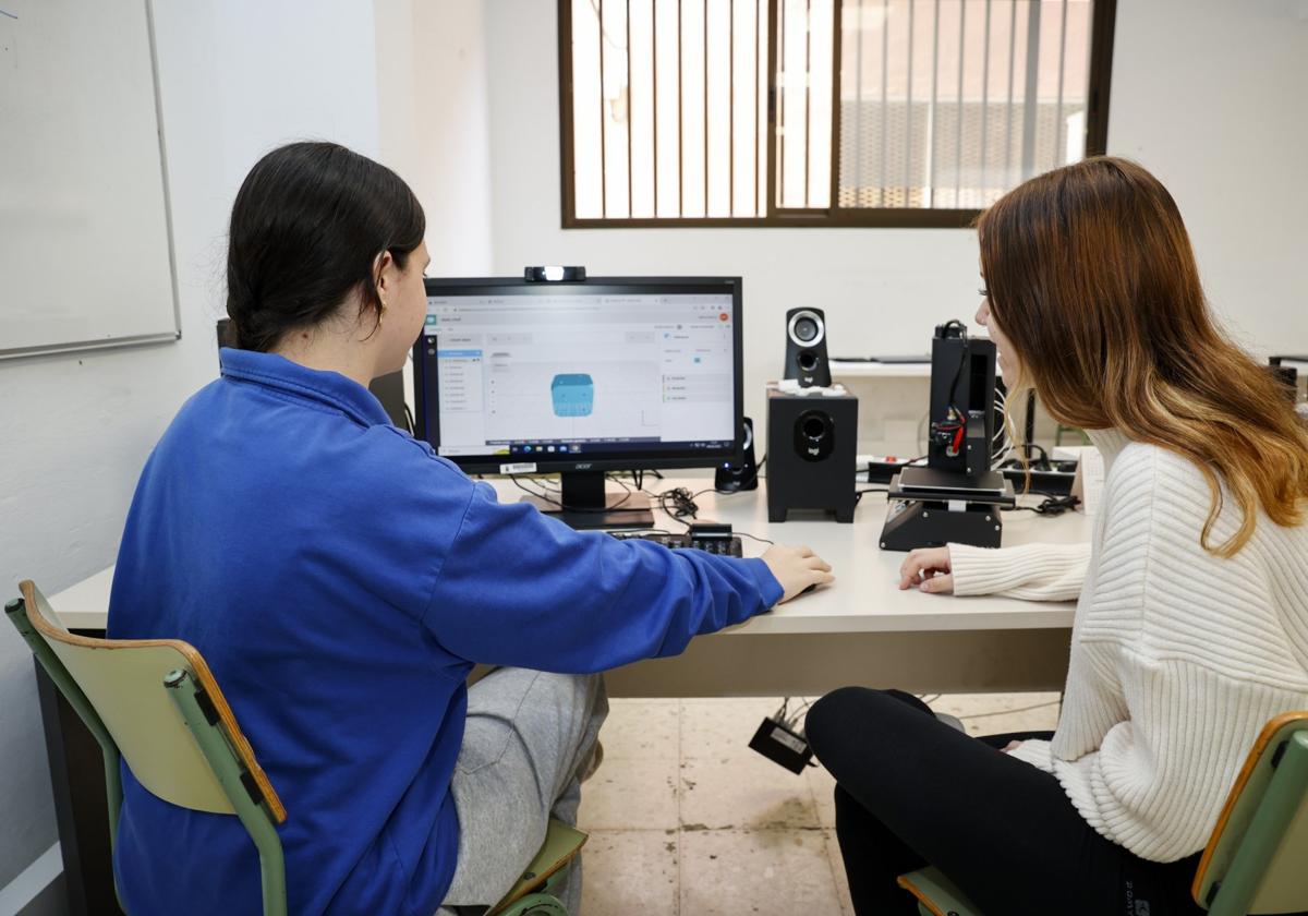 Las mujeres en las carreras STEM: menos pero con mejores empleos