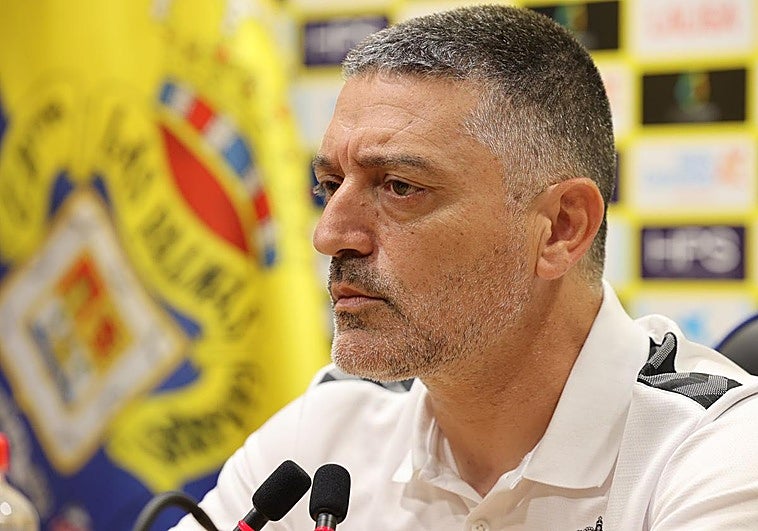 El técnico de la UD Las Palmas en la rueda de prensa previa al encuentro con el Mallorca.