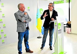 Foto de archivo del presidente de NC, Román Rodríguez, y el portavoz parlamentario, Luis Campos (i).