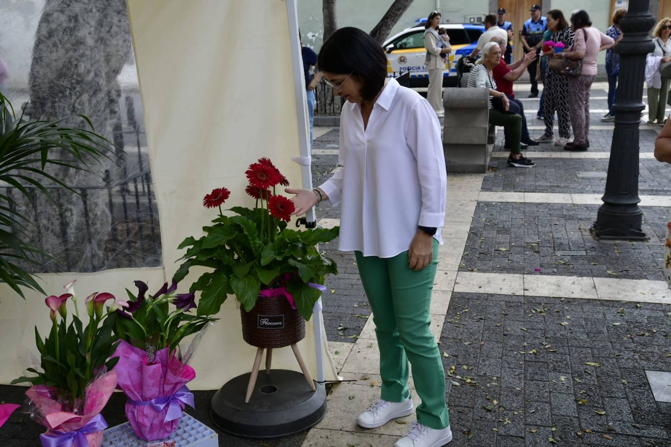 Las flores llenan la Plaza de Santo Domingo