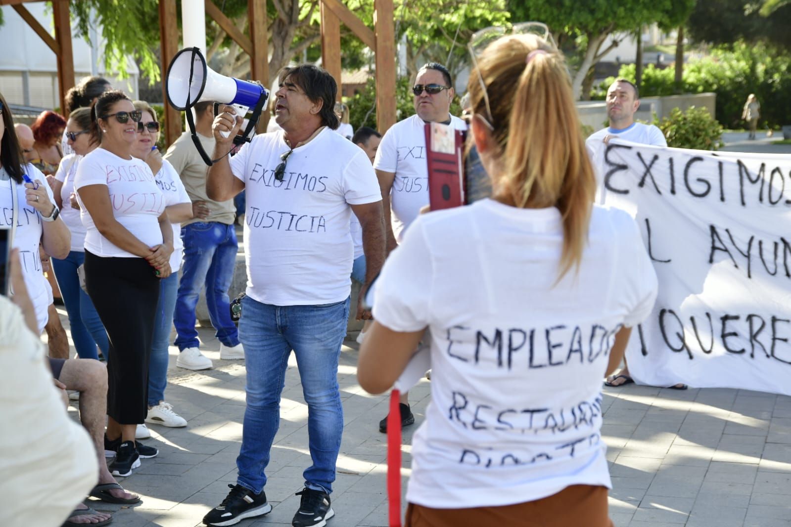Manifestación por el cierre de tres locales en Puerto Rico