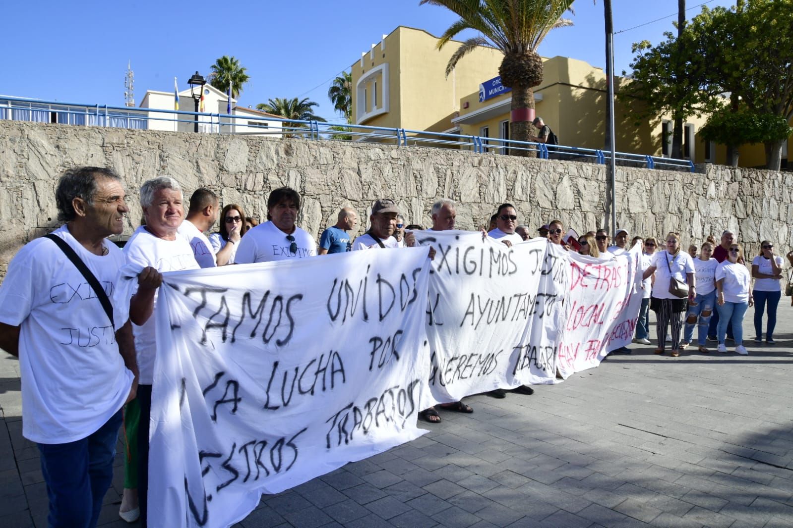 Manifestación por el cierre de tres locales en Puerto Rico