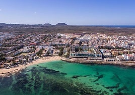 Corralejo, con la playa de la Goleta en primer término.