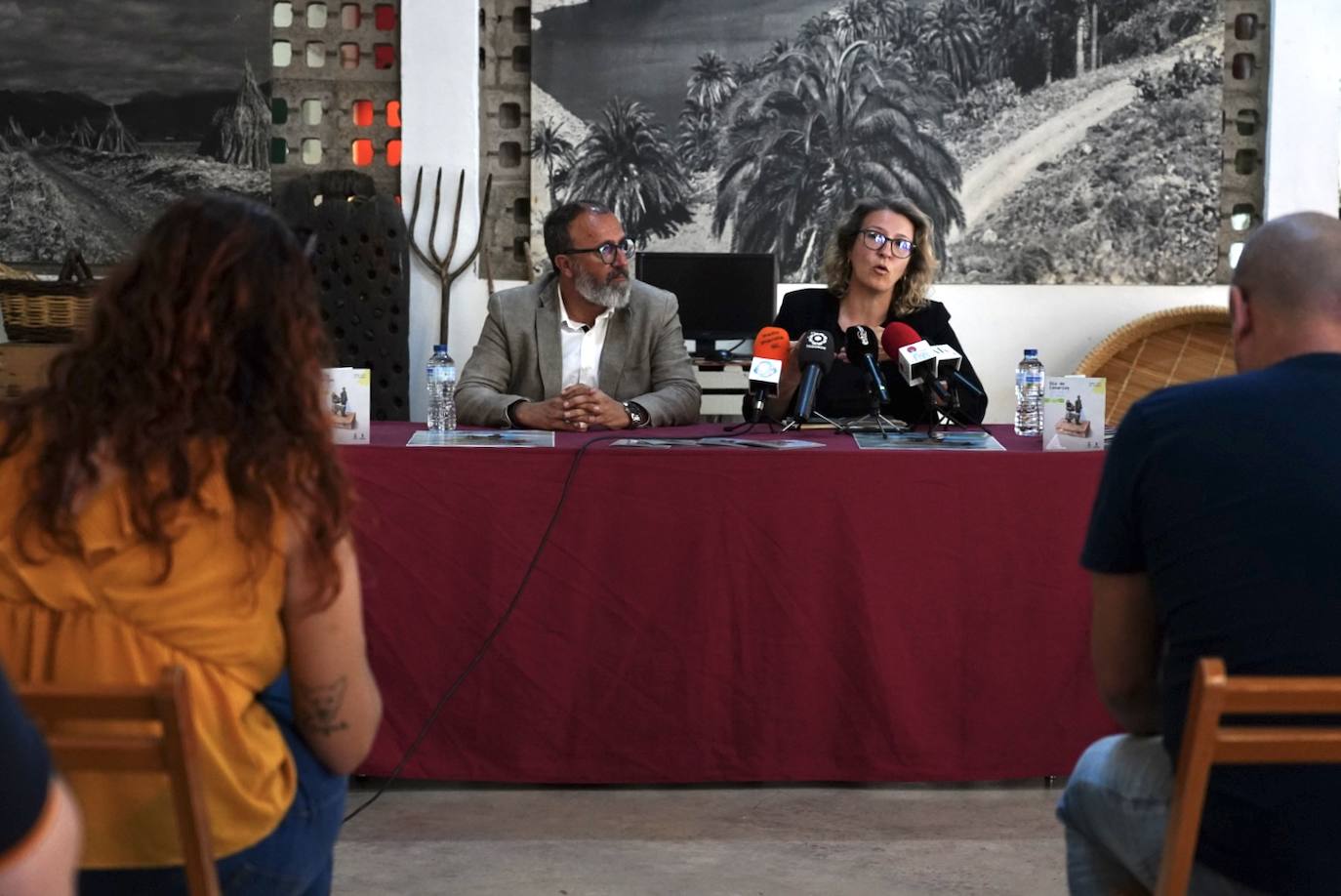 El alcalde, Francisco García, junto a la edil de Cultura e Identidad, Yaiza Pérez.