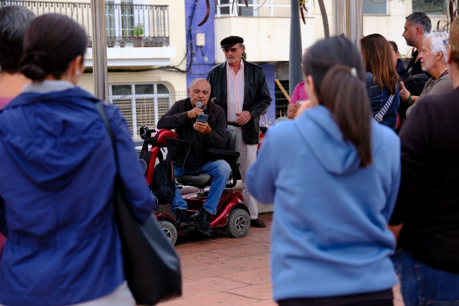 Los vecinos de La Isleta vuelven a la carga por la doble vía