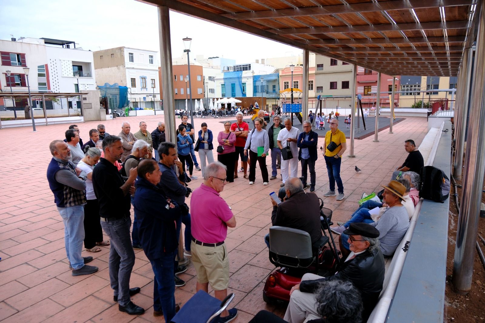 Los vecinos de La Isleta vuelven a la carga por la doble vía