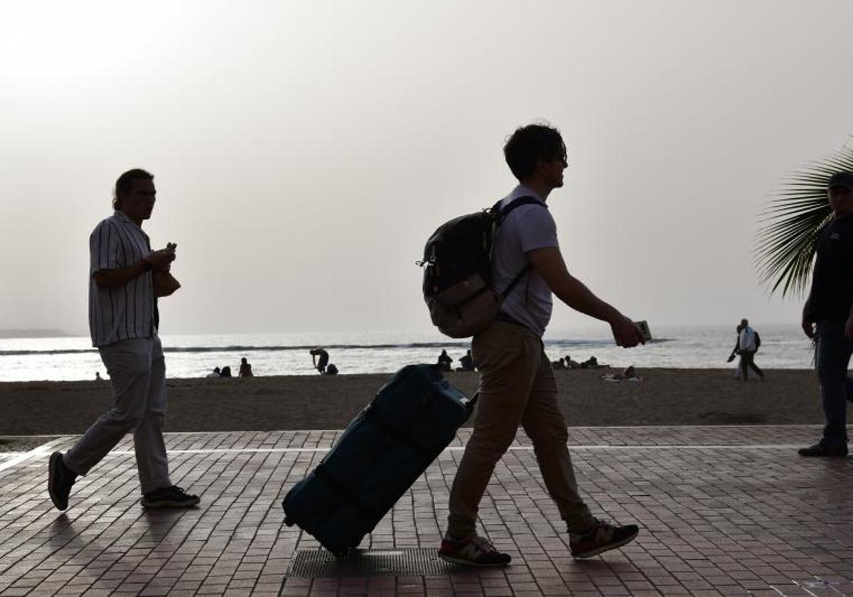 El turista canario es de los que más conciencia ha tomado a la hora de contratar un seguro de asistencia en viajes, especialmente en trasladados fuera del continente europeo.