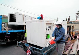 Imagen de grupos electrógenos que instaló Endesa en 2023 en La Gomera, tras el apagón que sufrió la isla.