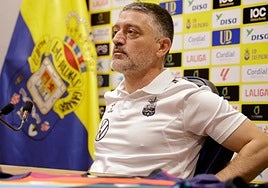 El entranador García Pimienta en rueda de prensa en una imagen de archivo.