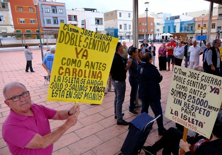 Vecinos de La Isleta siguen protestando por la doble.