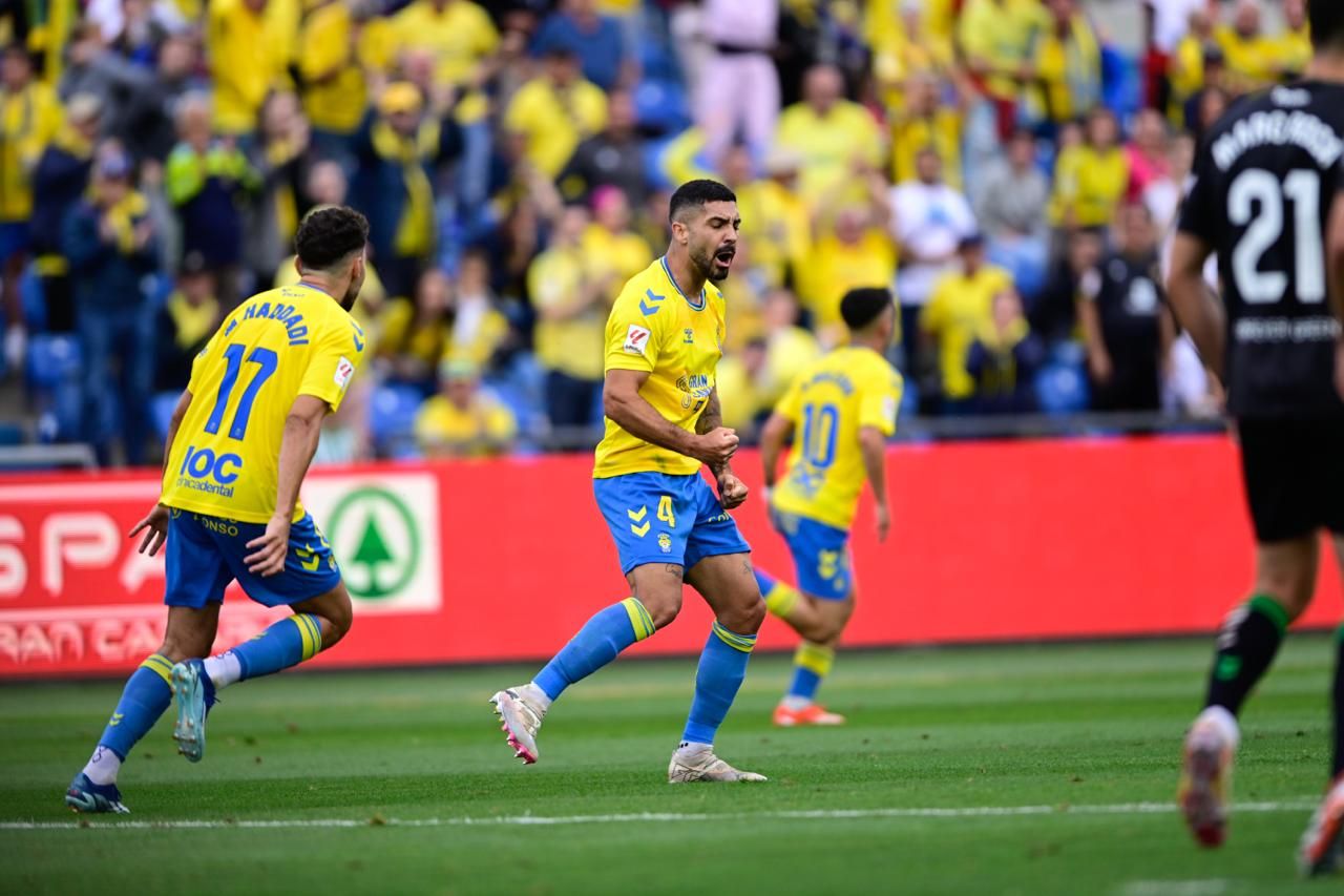 El encuentro entre Las Palmas y el Betis, en imágenes
