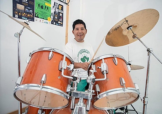 Jesús, de 34 años, tiene que afrontar en los próximos meses el examen de la nacionalidad española sin saber leer y sin apenas capacidad de comprensión, debido a que tiene un 71% de discapacidad intelectual.