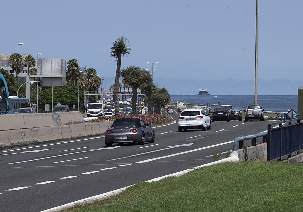 Imagen de archivo del tramo de la Autovía Marítima entre el Mercado del Puerto y Lady Harimaguada.
