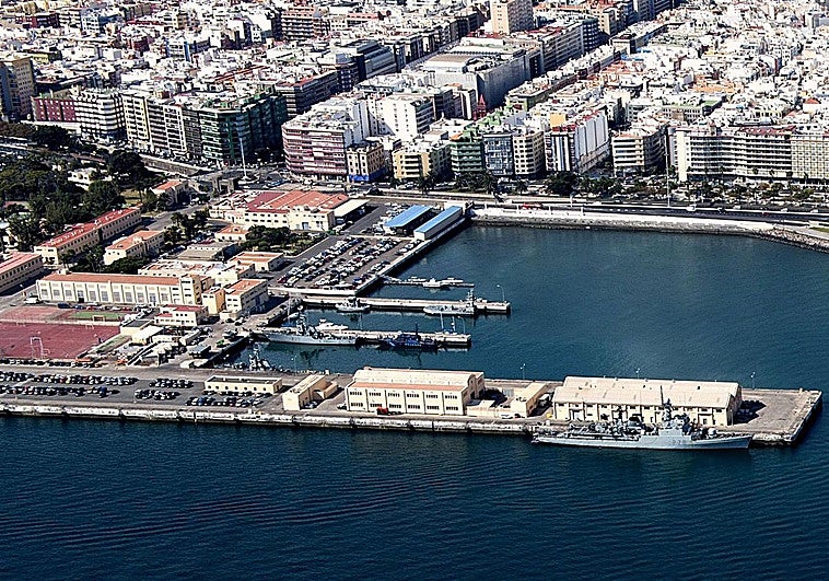 Panorámica desde el cielo de Las Palmas de Gran Canaria de la Base Naval.