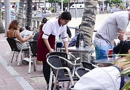 Una terraza en la playa de Las Canteras.