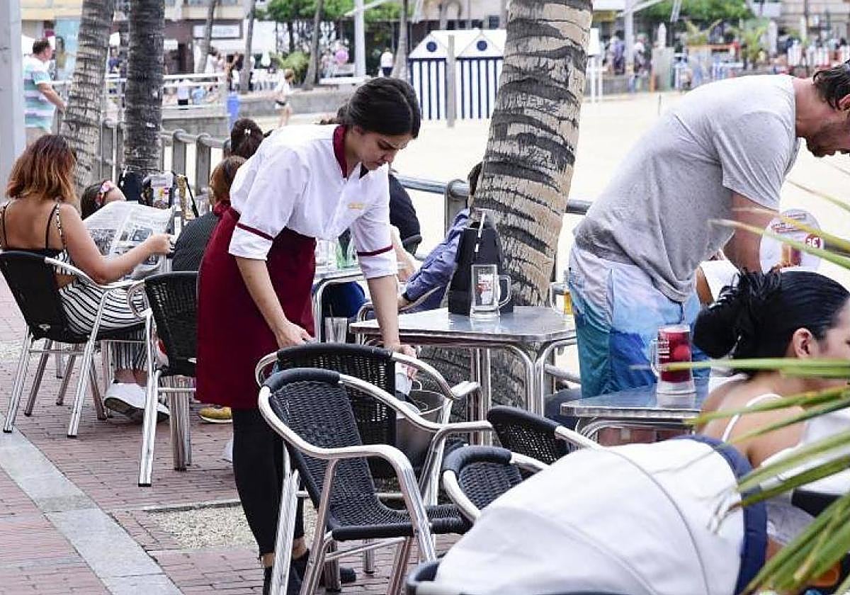 Una terraza en la playa de Las Canteras.