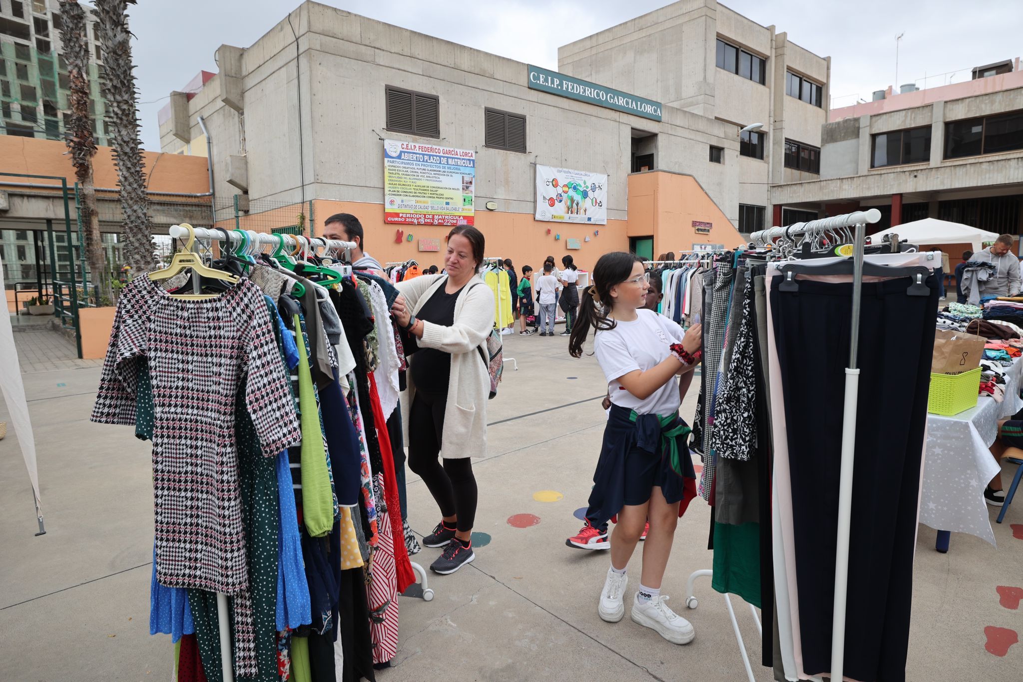 El CEIP García Lorca celebra un mercadillo solidario