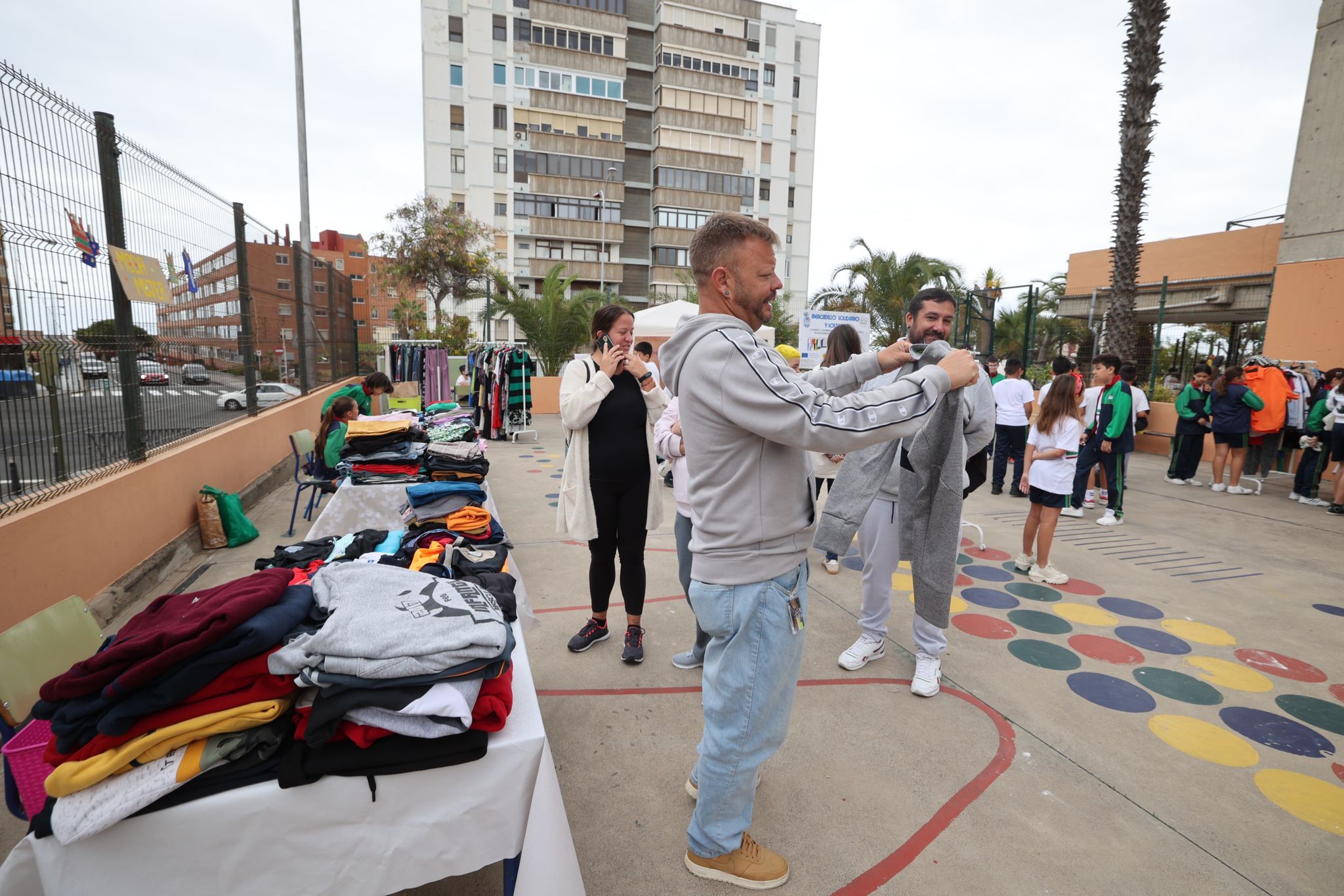 El CEIP García Lorca celebra un mercadillo solidario