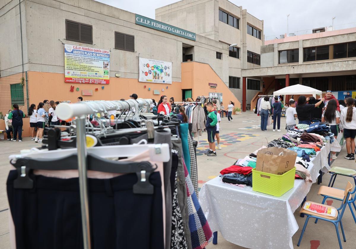 El CEIP García Lorca celebra un mercadillo solidario