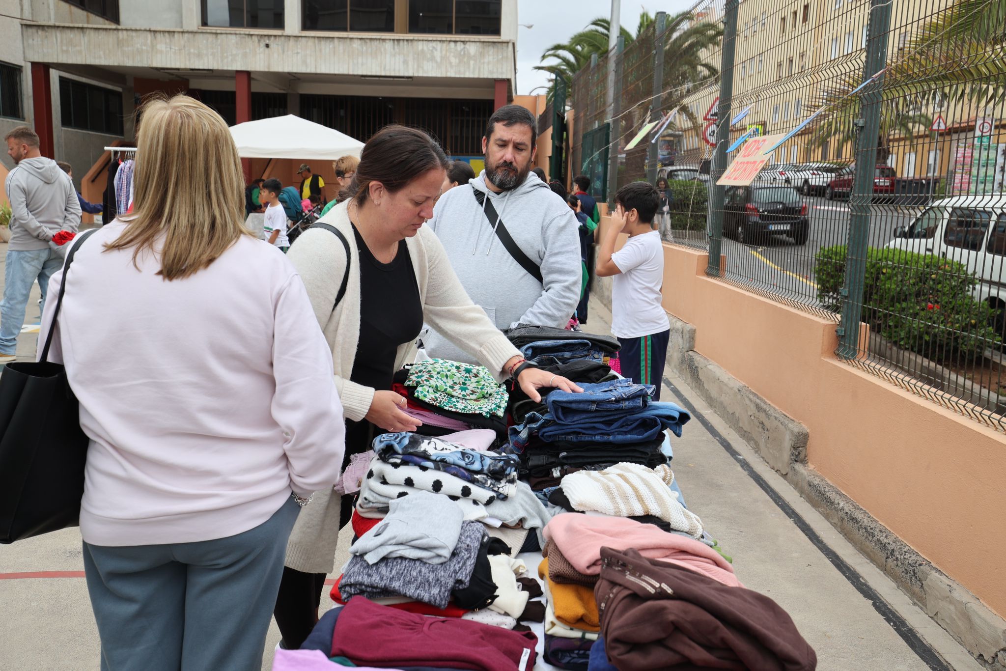 El CEIP García Lorca celebra un mercadillo solidario
