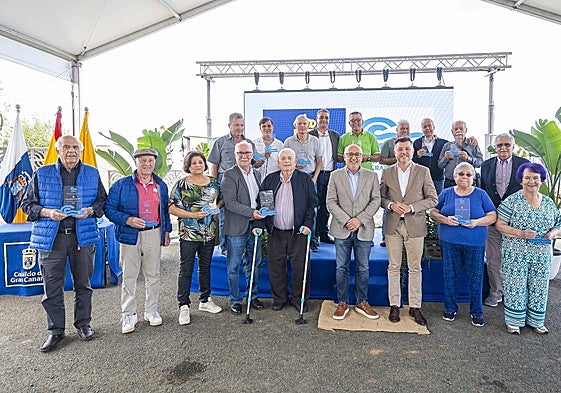 Foto de familia en el homenaje a los jubilados en el Consejo Insular de Aguas.