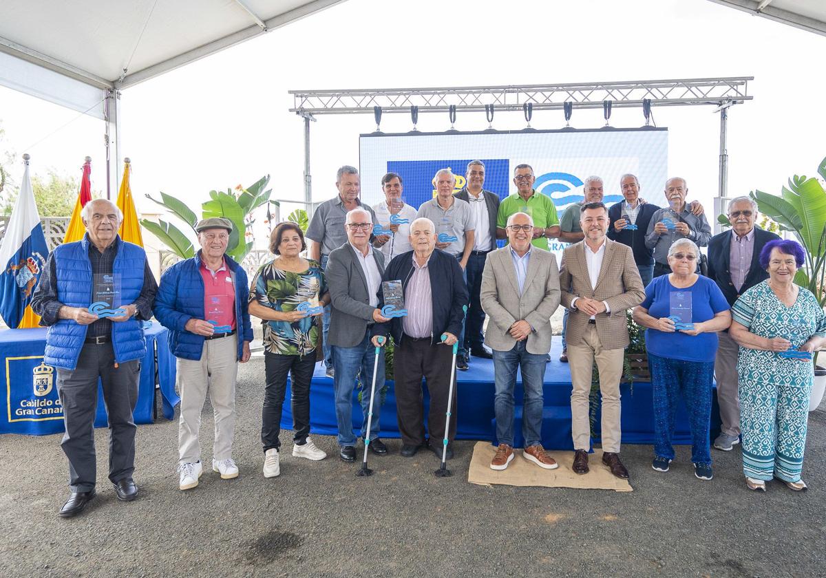 Foto de familia en el homenaje a los jubilados en el Consejo Insular de Aguas.