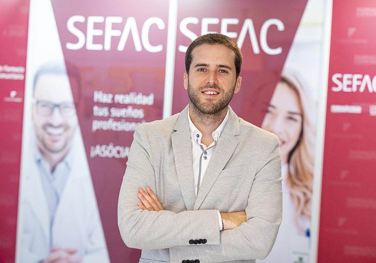 El farmacéutico Daniel Reyes.