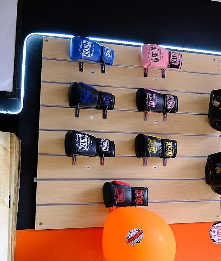 Imagen secundaria 2 - La Escuela de Boxeo Dani Martín enorgullece Gáldar