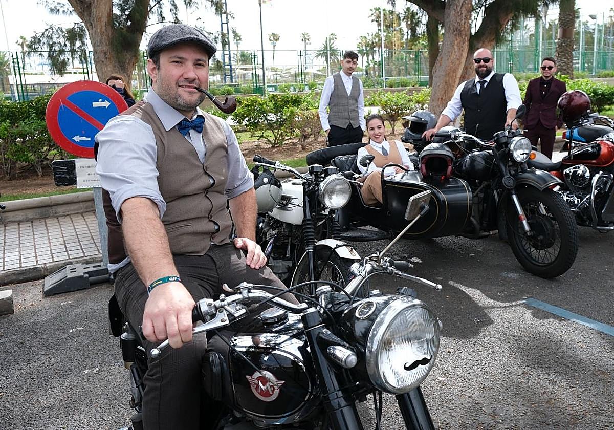 Motoristas participantes de la 'Distinguished Gentleman`s Ride Las Palmas 2024: Ladies & Gentlemen, start your engines'.