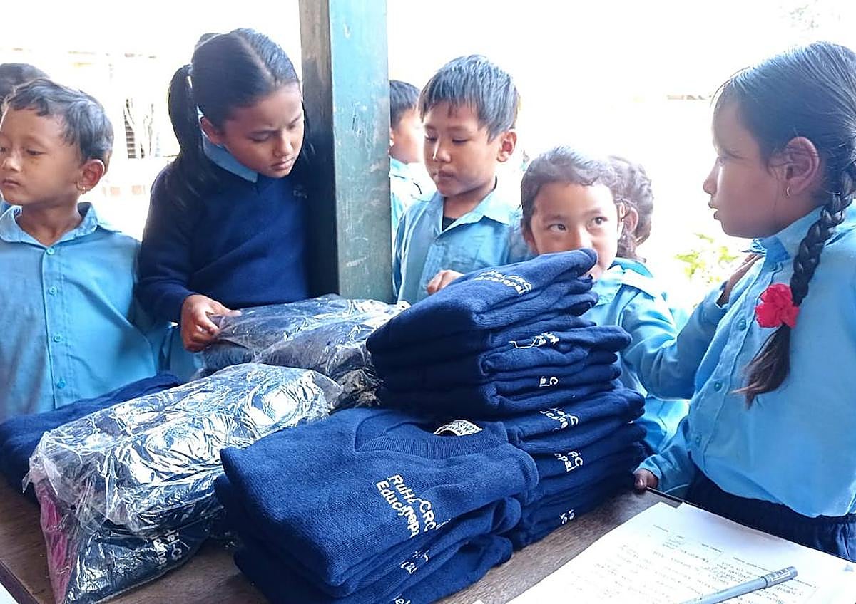 Imagen secundaria 1 - Educanepal cubre la escolarización de 2.300 menores nepalíes.
