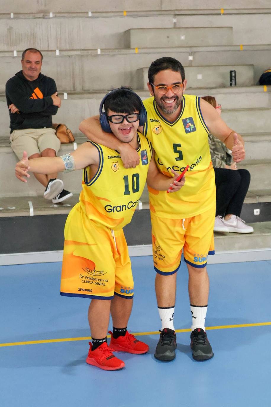 Imagen secundaria 1 - Nueva jornada del Proyecto Suma del CB Gran Canaria en Baloncesto Sin Límites – Plátano de Canarias