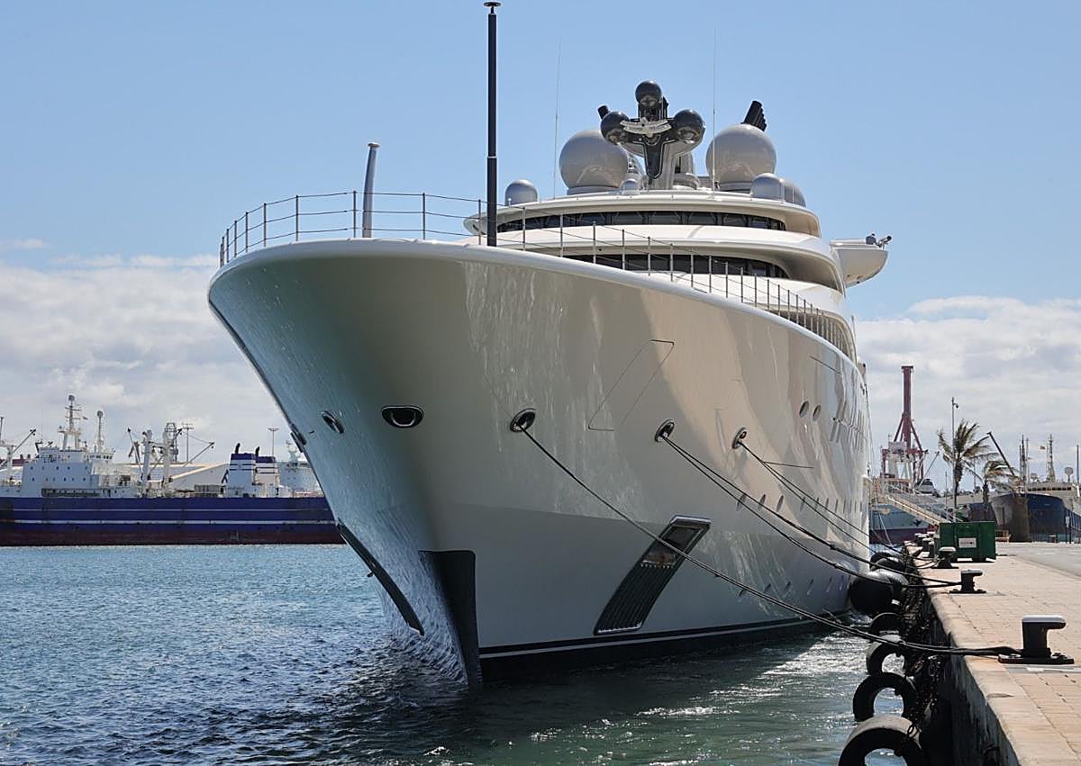 Imagen secundaria 1 - El yate de megalujo &#039;Opera&#039; irrumpe en el puerto de Las Palmas