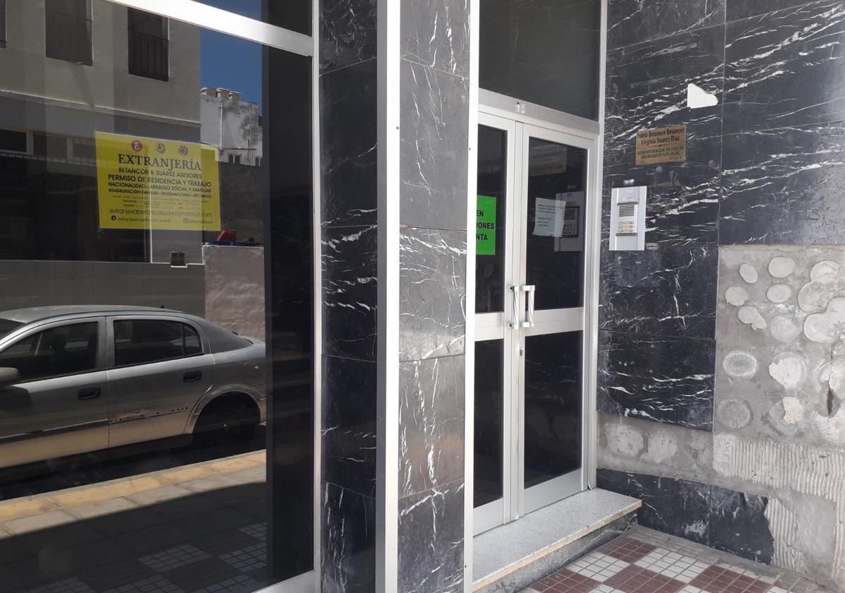 Imagen del exterior de la asesoría.