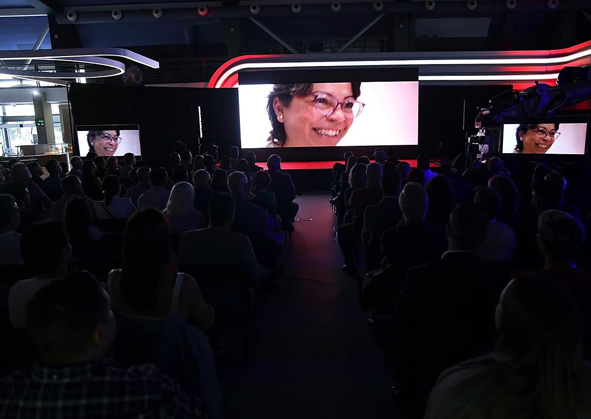 Imagen secundaria 1 - Distintos momentos del acto celebrado en el Museo Elder.