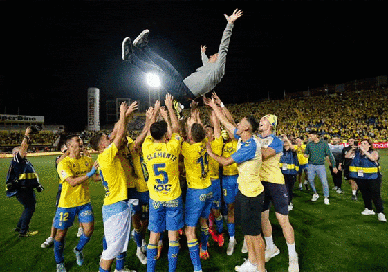 García Pimienta sonríe, durante un entrenamiento de la UD en Barranco Seco.