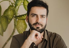 El escritor y politólogo Marcos Dosantos.