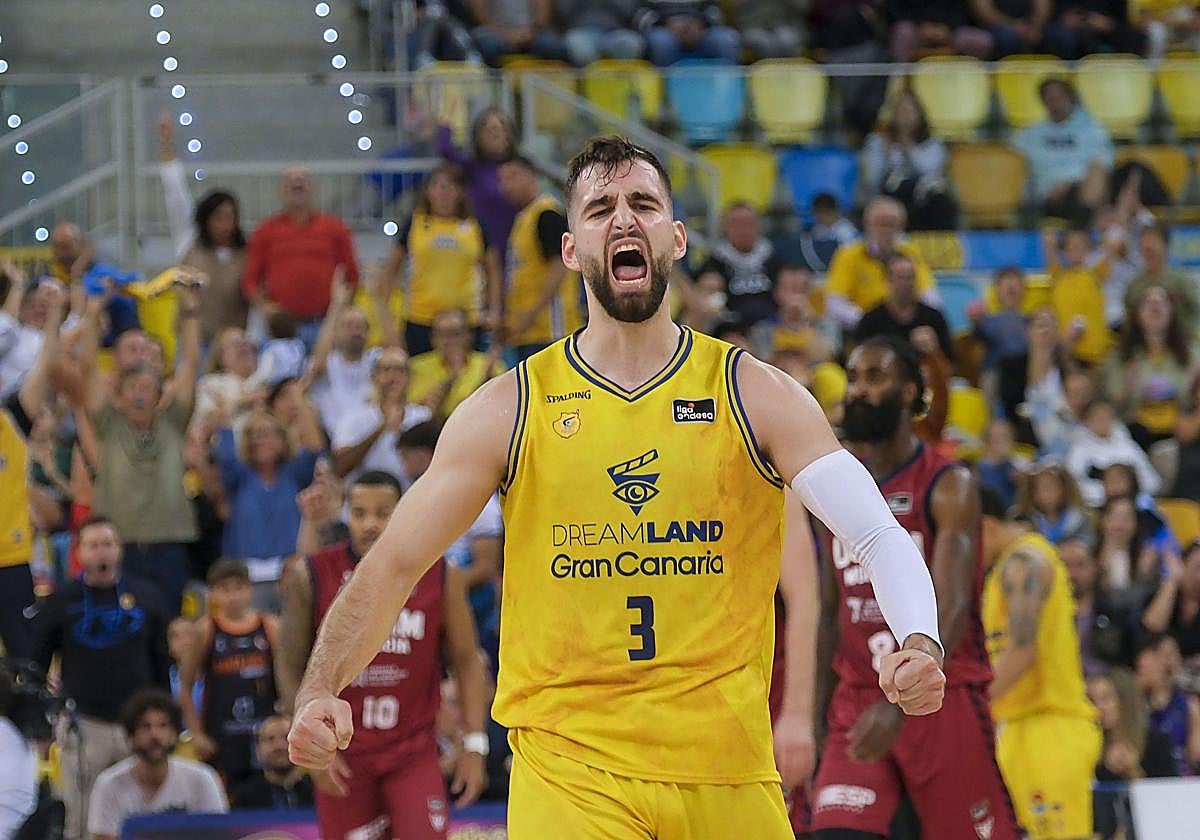 El exterior esloveno del Dreamland Gran Canaria, Jovan Kljajic, celebra una canasta en el partido contra el UCAM Murcia.