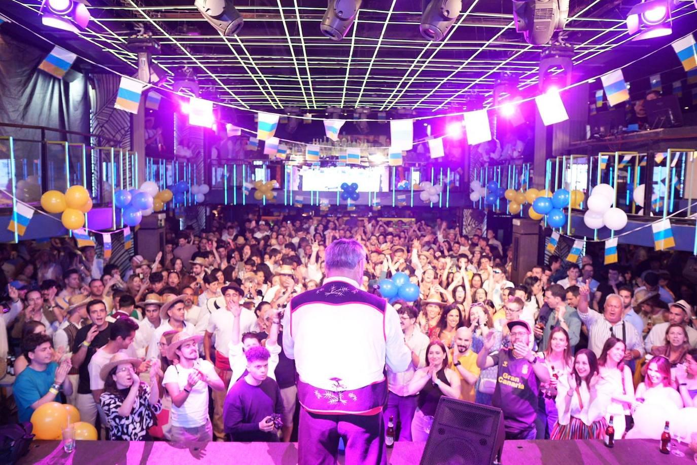 La romería por el Día de Canarias en Madrid, en imágenes