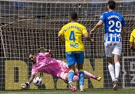 Así detuvo Álvaro Valles el penalti que lanzó Simeone.
