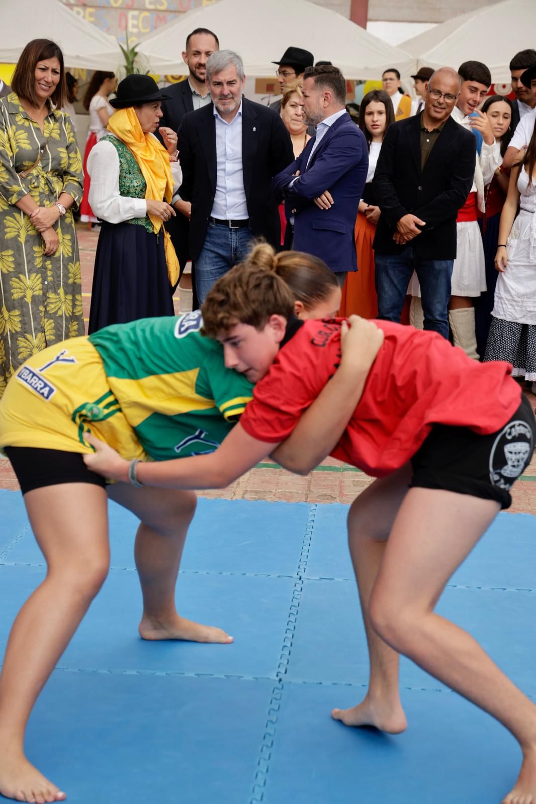 La visita de Clavijo al instituto de Enseñanza Secundaria Roque Amagro, en imágenes