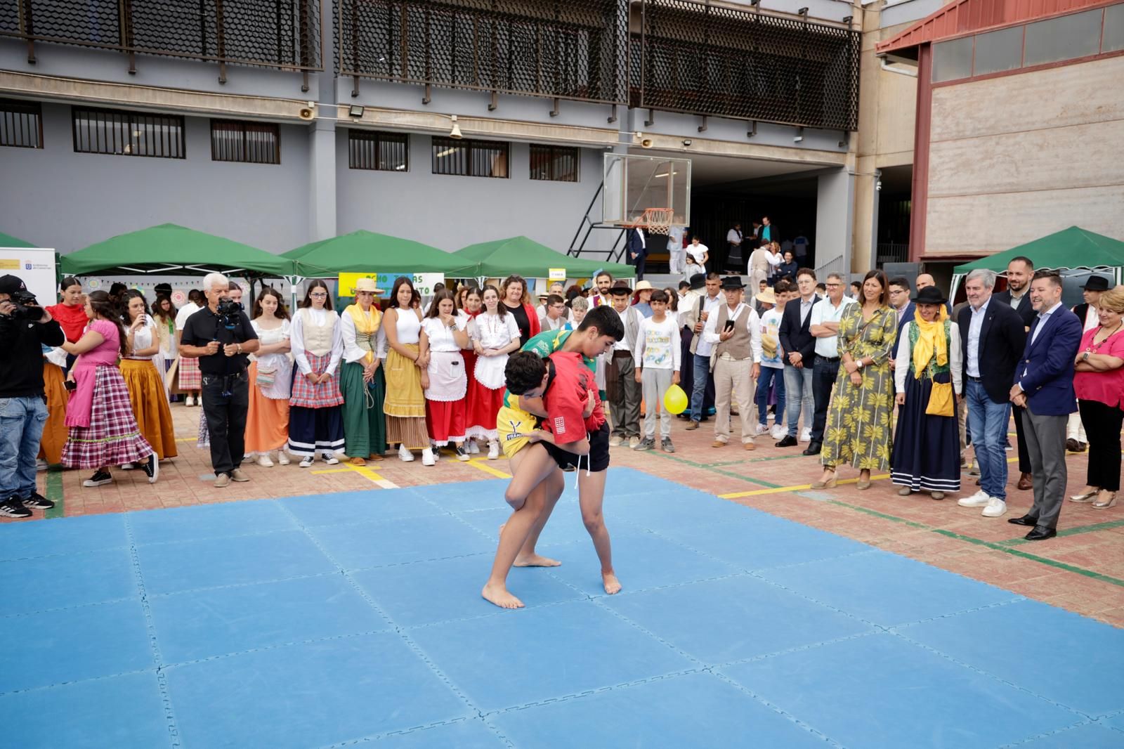 La visita de Clavijo al instituto de Enseñanza Secundaria Roque Amagro, en imágenes