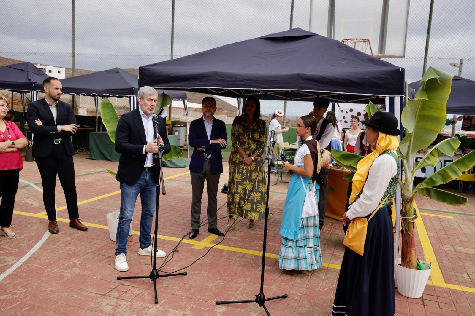 La visita de Clavijo al instituto de Enseñanza Secundaria Roque Amagro, en imágenes