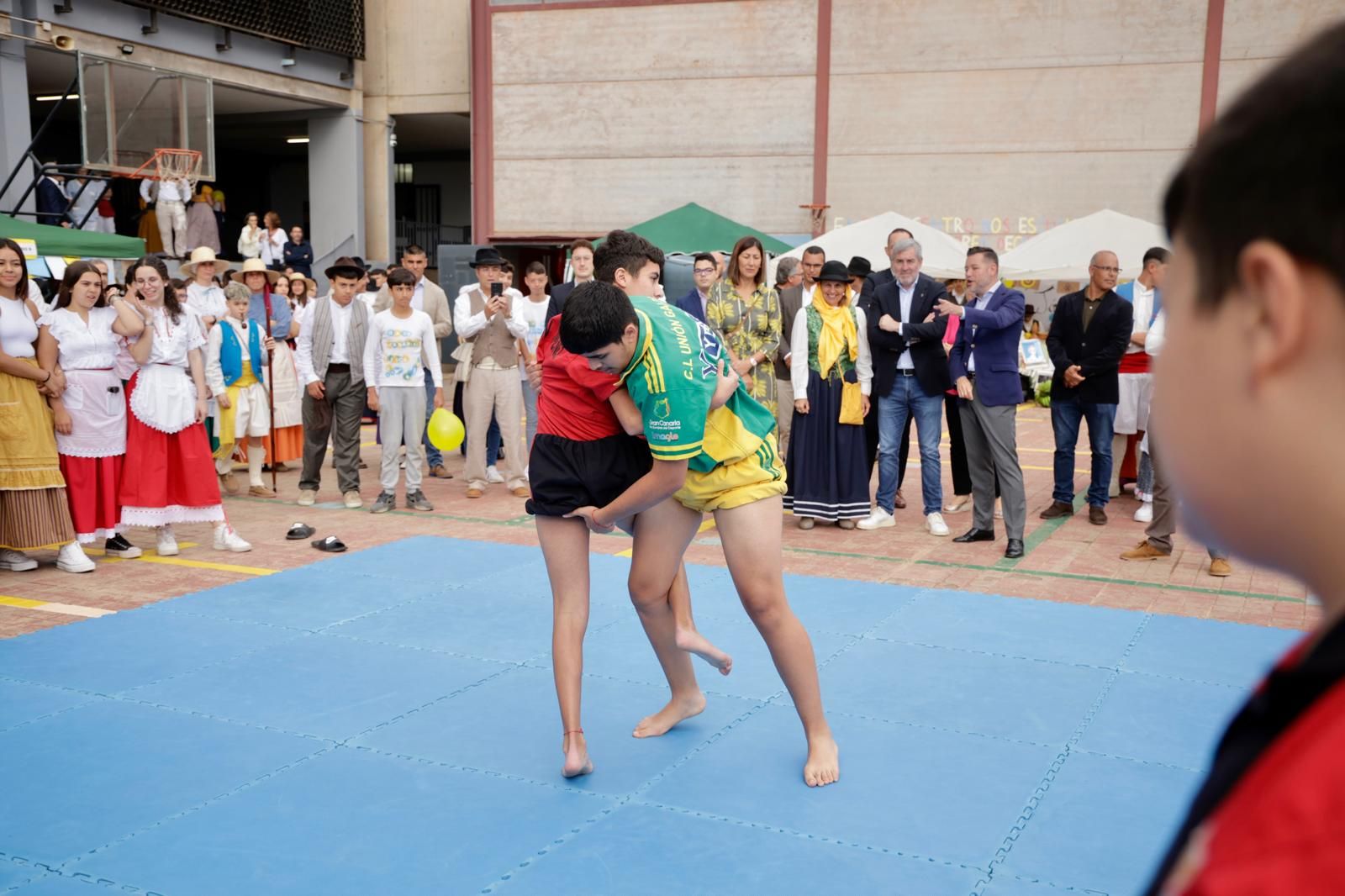 La visita de Clavijo al instituto de Enseñanza Secundaria Roque Amagro, en imágenes