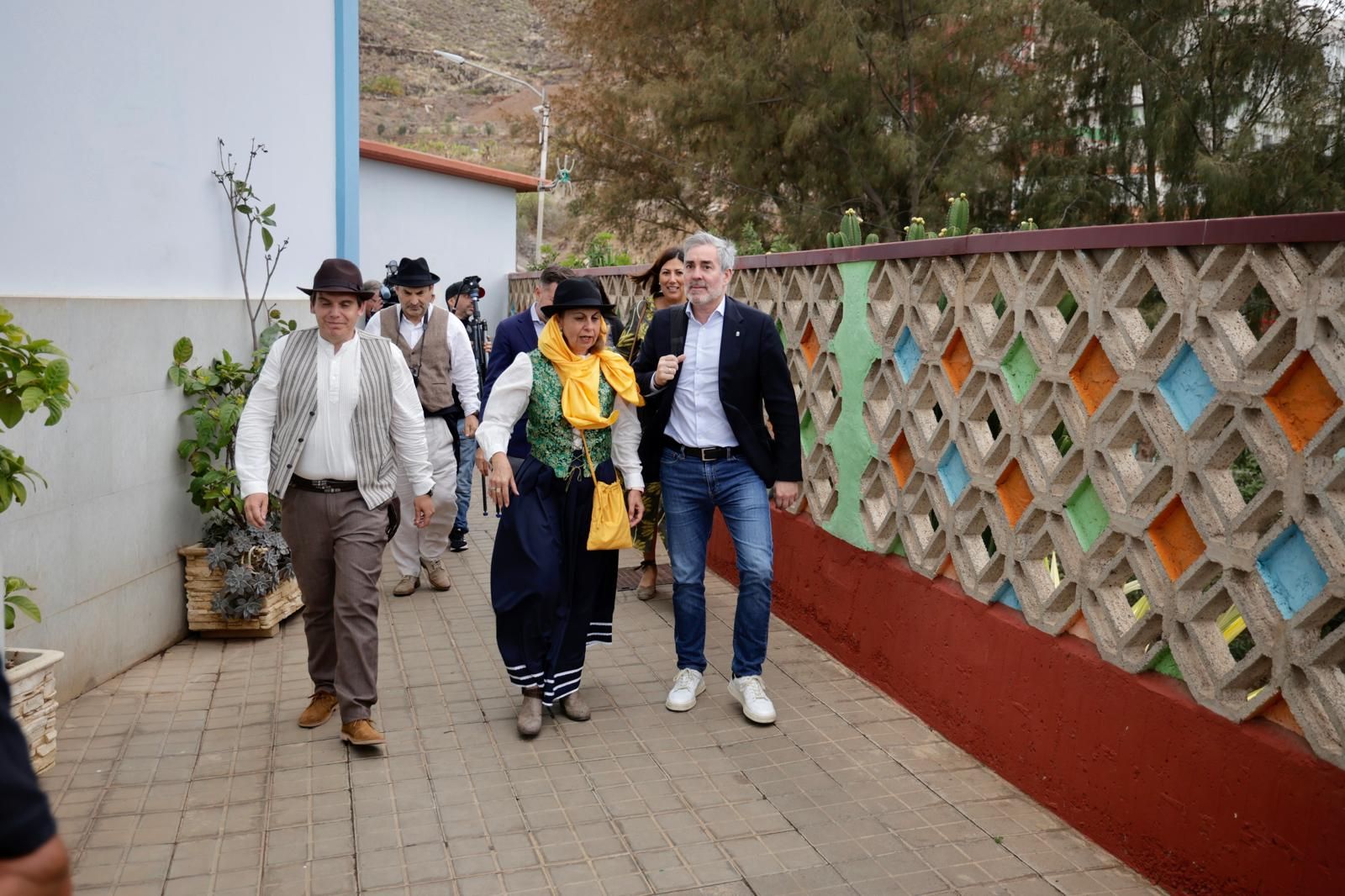 La visita de Clavijo al instituto de Enseñanza Secundaria Roque Amagro, en imágenes