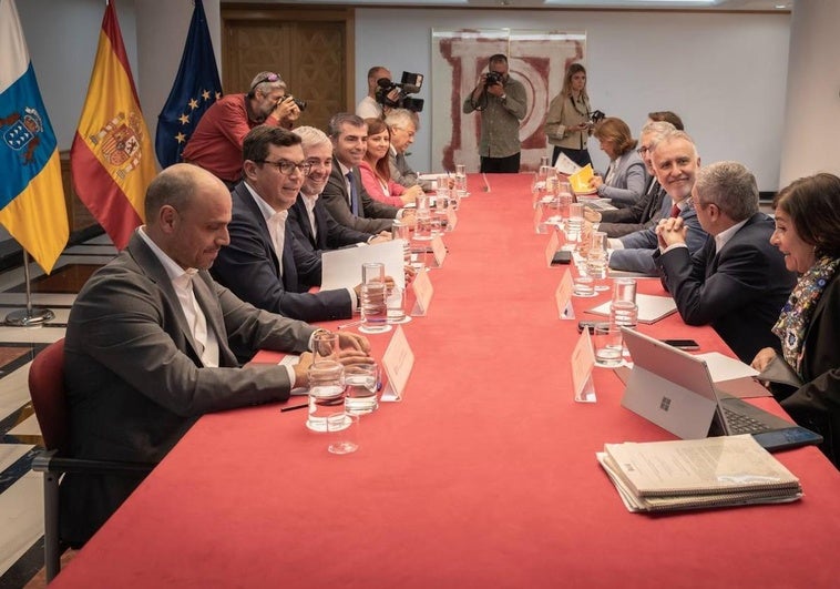 Imagen de la comisión bilateral Canarias-Estado sobre Costas de abril.
