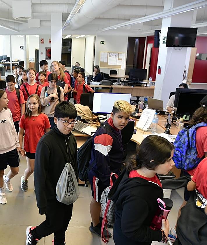 Imagen secundaria 2 - El CEIP Aguadulce visita la redacción de CANARIAS7