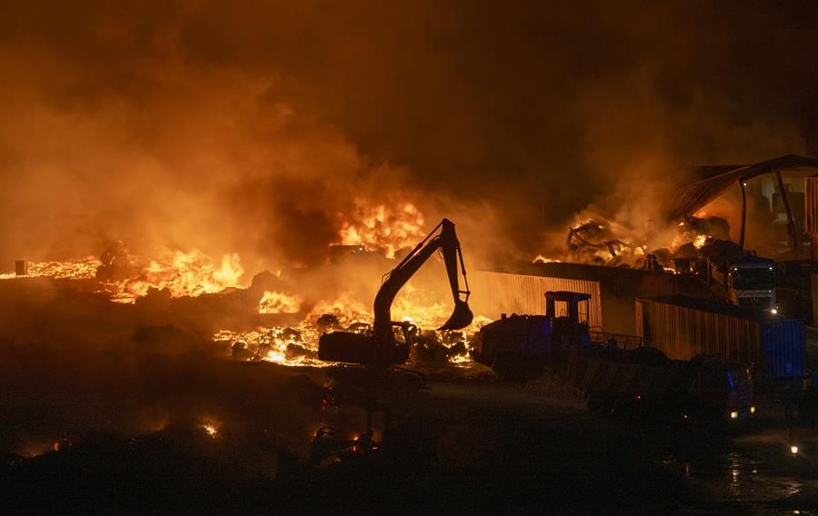 Las imágenes del incendio en el vertedero de Zonzamas